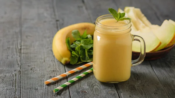 Colorful Cocktail Tubes Mug Melon Smoothie Dark Table Diet Drink — Stock Photo, Image