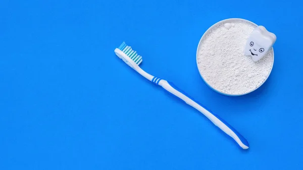 Cheerful Tooth Figure Jar Tooth Powder Toothbrush Blue Background Oral — Stock Photo, Image