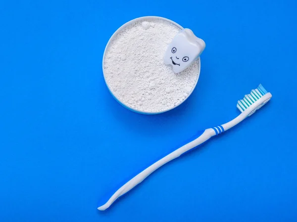 Cheerful Tooth Figure Jar Tooth Powder Toothbrush Blue Background Oral — Stock Photo, Image