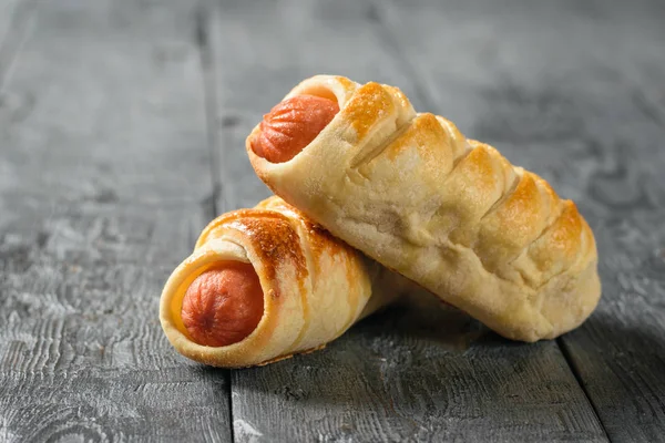 Dos Salchichas Caseras Sobre Una Mesa Madera Sabroso Bocadillo Carne — Foto de Stock