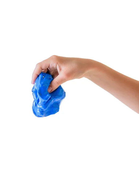 Um pedaço de lodo azul nas mãos de uma criança isolada em um fundo branco . — Fotografia de Stock
