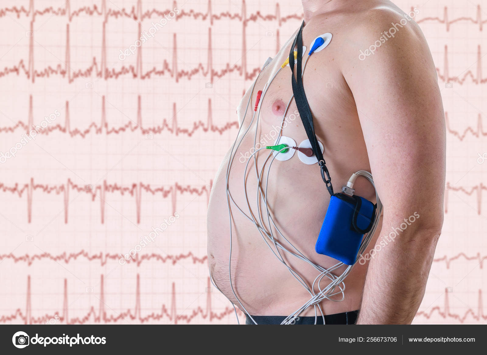 Un homme subit un examen cardiaque sur le fond d'un écran rouge