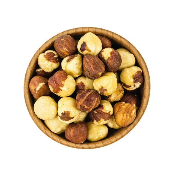 Wooden bowl with roasted hazelnuts isolated on white background. Prepared with the harvest of hazelnuts. Flat lay. — Stock Photo, Image