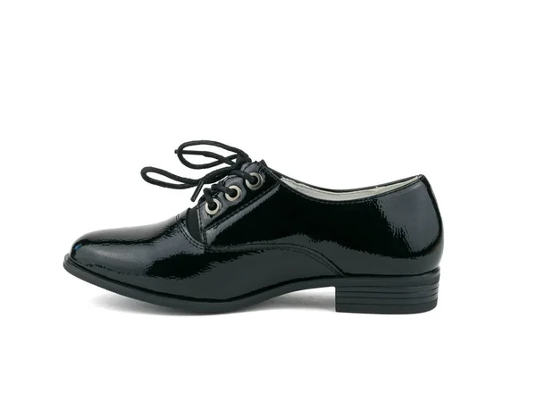 Κομψό δερμάτινο μοδάτο παπούτσι απομονώνεται σε λευκό φόντο. — Φωτογραφία Αρχείου