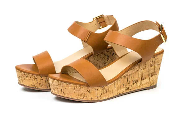 Dámské kožené sandály izolované na bílém pozadí. — Stock fotografie