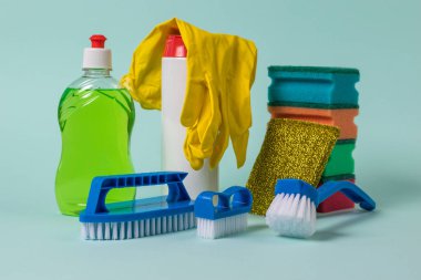 Bulaşık ve temizlik için bez, fırça ve temizlik ürünleri..
