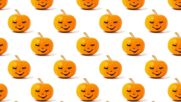Seamless pattern of pumpkins with faces on a white background. — Stock Photo, Image