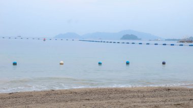 Fıçı ya da davuldan yapılmış bir şamandıra ya da duba, yüzen kafeslerdeki balık çiftçiliği gibi suda bir ağ ya da yapı yüzdürmek için kullanılır..