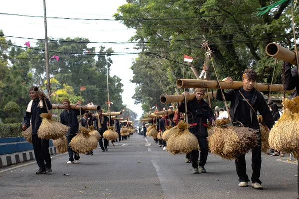 Cakarta, Endonezya - 23 Eylül 2025: Güney Banten Kasepuhan Yerli Topluluğundan Muazzam Ngarengkong.