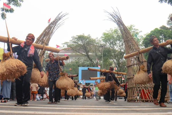Cakarta, Endonezya - 23 Eylül 2025: Güney Banten Kasepuhan Yerli Topluluğundan Muazzam Ngarengkong.