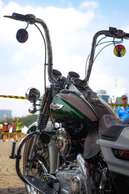 Jakarta, Endonezya - 23 Eylül 2025: Harley Davidson motosikletinin yakın plan fotoğrafı.