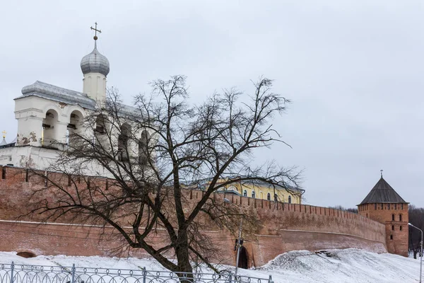 Колокольня Софийского собора в Великом Новгороде — стоковое фото