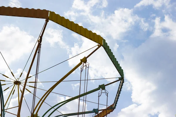 Atracción al aire libre - carrusel —  Fotos de Stock