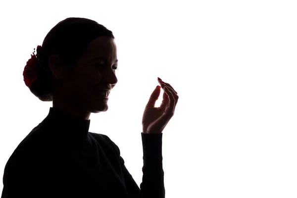 Jonge vrouw met glimlach toont zijn hand omhoog in verlegenheid — Stockfoto