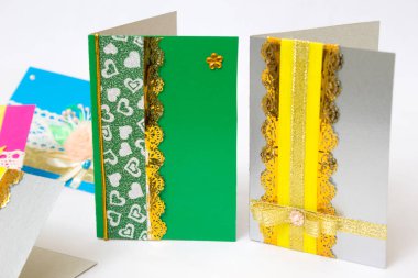 Güzel çeşitli el yapımı tebrik kartları