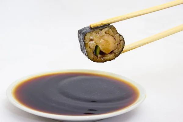 Japanese cuisine, rice sushi and fish - closeup — Stock Photo, Image