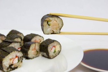 Japon mutfağı, pirinç suşi ve balık çekim