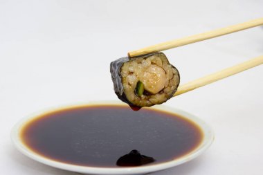 Japon mutfağı, pirinç suşi ve balık çekim