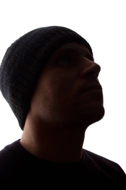 Portre genç adam, Unshaven, Cap yan görünümü-koyu siluet