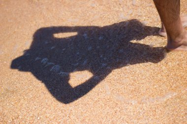 Kum arka plan doku deniz su dalga gölge adam şapka