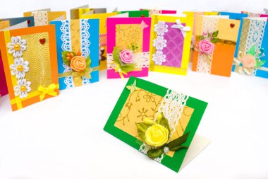 Güzel çeşitli el yapımı tebrik kartları