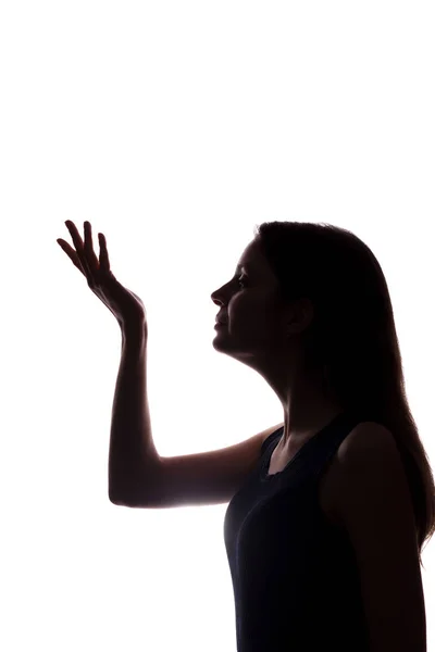 Jonge vrouw toont zijn wijsvinger, met de hand naar voren — Stockfoto
