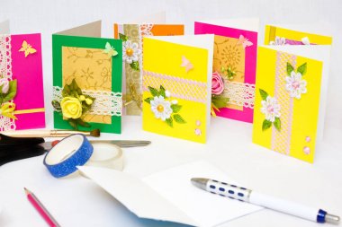 Güzel çeşitli el yapımı tebrik kartları