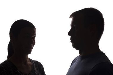 Kadınlar ve erkekler arasında gelen, kardeş - siluet