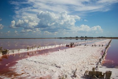 Bulutlar manzara su ve ufuk - tuz madenciliği tesisi