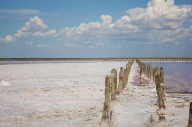 Bulutlar manzara su ve ufuk - tuz madenciliği tesisi