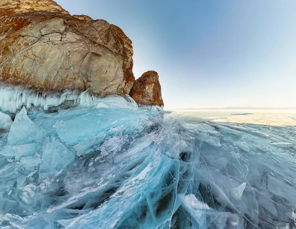 バイカル湖 モンゴルへの島の氷の岩 パノラマ風景の抽象化 — ストック写真