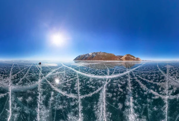 Çatlaklar Olkhon gelen Deniz Baykal, mavi kış buz kalıpları.