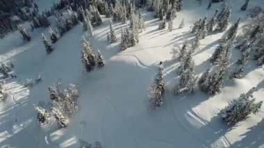 havadan görünümü dron freerider snowboard damla toz karda