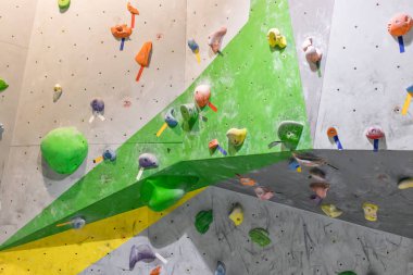 Renkli Kancalı boulder koridorda tırmanma duvarı