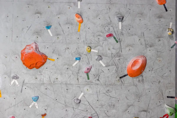 Bunte Kletterwand für grauen Hintergrund — Stockfoto