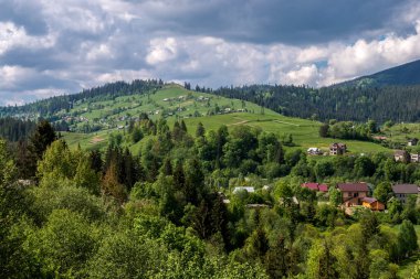 Karpat Dağları havadan görünümü yaz, Vorohta, Ukrayna.