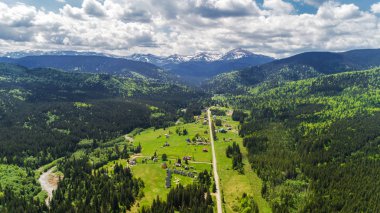 Hoverla, Ukrayna Karpat Dağları yolu havadan görünümü