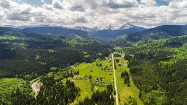 Hoverla, Ukrayna Karpat Dağları yolu havadan görünümü