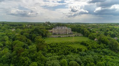 Pidhirtsi Kalesi. Kuş Uçuş yüksekliği kaleden görünümü.