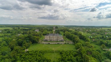 Pidhirtsi Kalesi. Kuş Uçuş yüksekliği kaleden görünümü.
