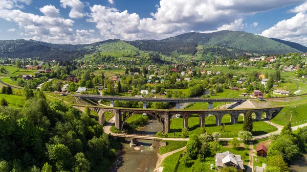 Karpat Dağları havadan görünümü yaz, Vorohta, Ukrayna.