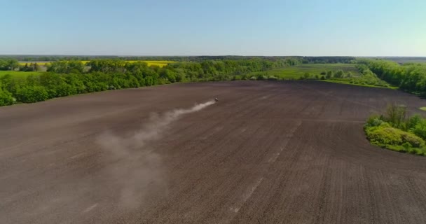 Letecký Pohled Zemědělských Traktorů Pěstování Pole Traktor Práci — Stock video