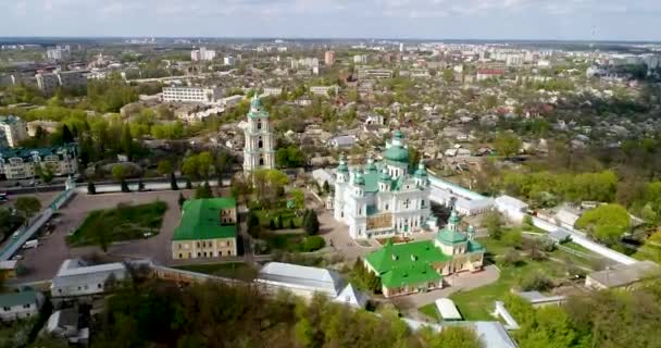 Il paesaggio urbano da una vista a volo d'uccello della città di Chernigov . — Video Stock