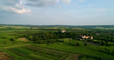 Olesky kalenin havadan görünümü. Olesko köy içinde Lviv yakınındaki çok güzel kale