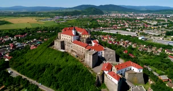 Hermosa Vista Aérea Panorámica Castillo Palanok Ciudad Mukachevo — Vídeos de Stock