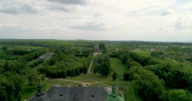 Pidhirtsi Kalesi. Kuş Uçuş yüksekliği kaleden görünümü