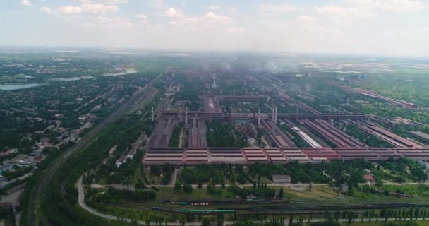 Vista panorámica aérea de la ciudad industrial. Contaminación y humo . — Vídeos de Stock