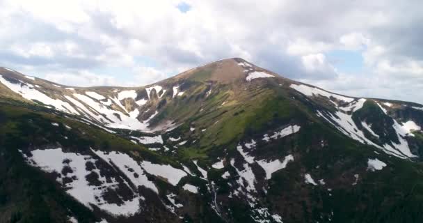 Légi panoráma Mount Hoverla vagy a Kárpát-hegység Goverla, Ukrajna. — Stock videók