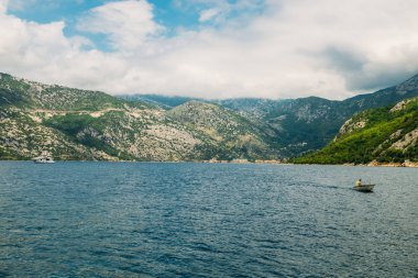 Risan şehre veiw boko-kotor Körfezi '. Karadağ.