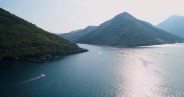 Gün batımında boko-kotor Körfezi Hava Veiw Perast kasabadan. Karadağ